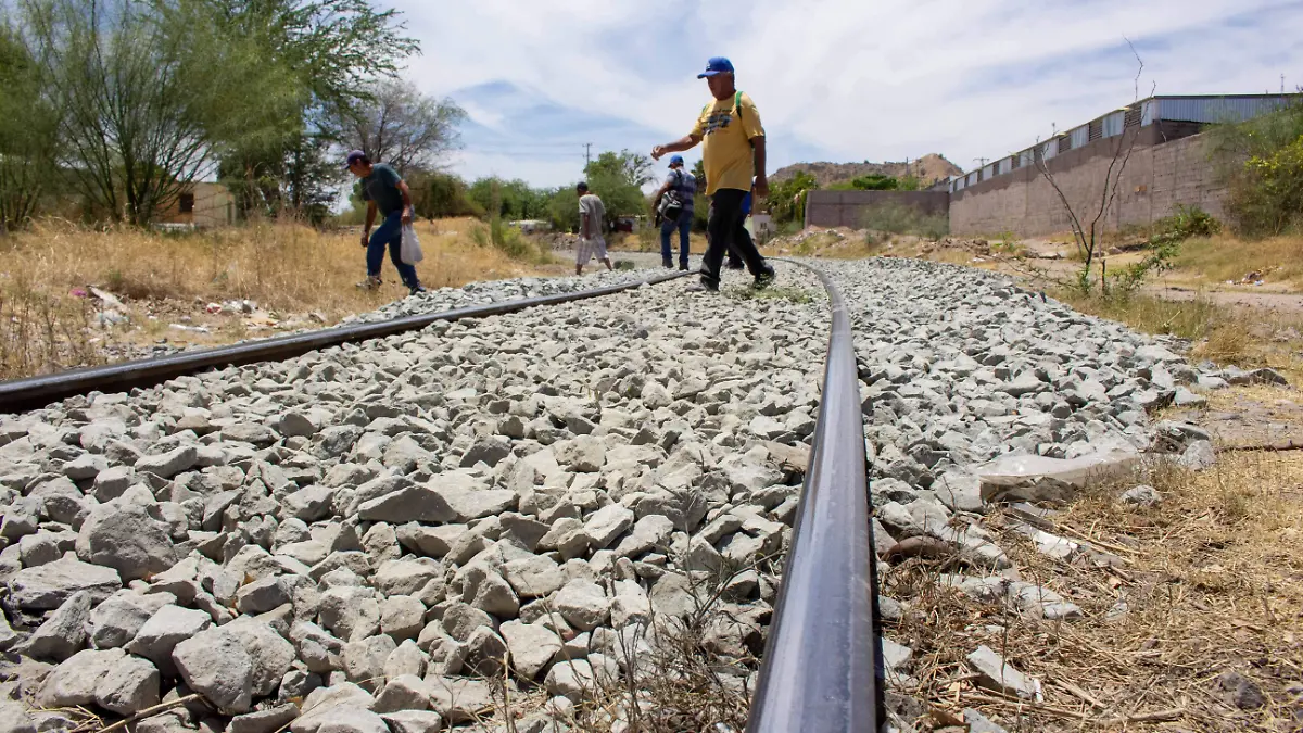 Voas del tren - Mike Acosta (1)